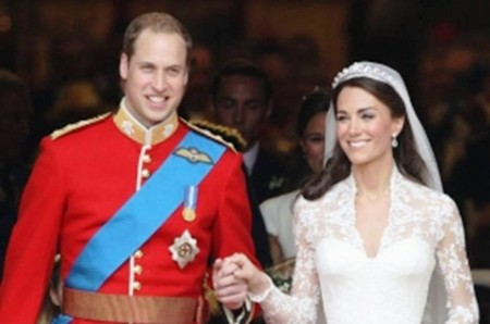 2. Kate Middleton and Prince William Costumes e1318526396550 Top 10 Celeb Inspired Halloween Costumes