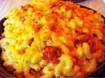 6. Macaroni and Cheese e1319717481108 Top 10 Thanksgiving Day Dishes