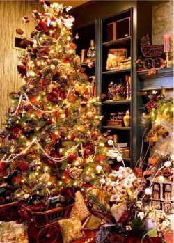 2. Holiday Classic e1321001833332 Top 10 Christmas Tree Deorating Ideas