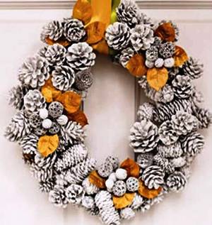 2. Pinecone Wreath Top 10 Best Christmas Wreath Ideas